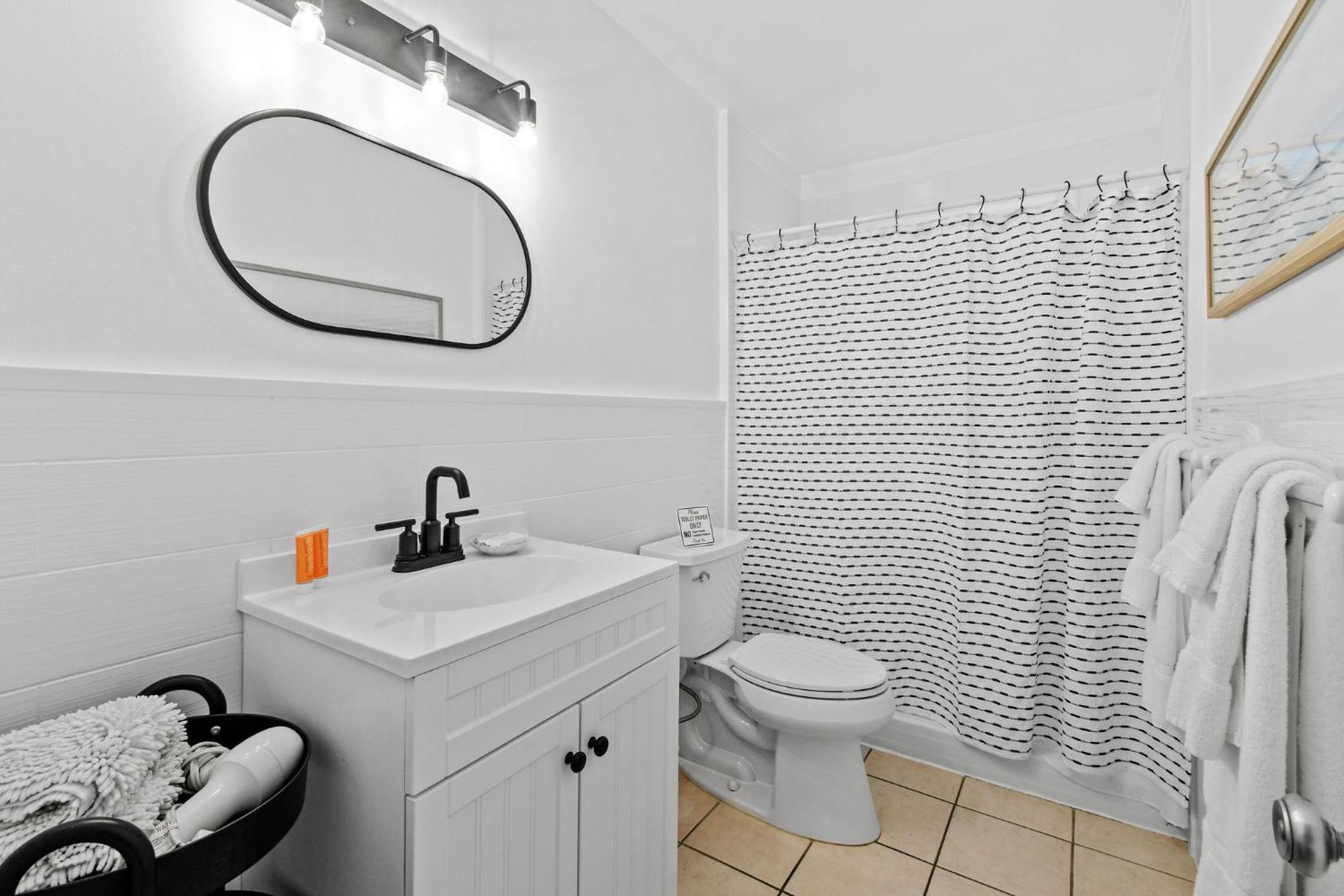 Sunshine Shores Boutique Apartments Palm Beach Shores Exterior photo