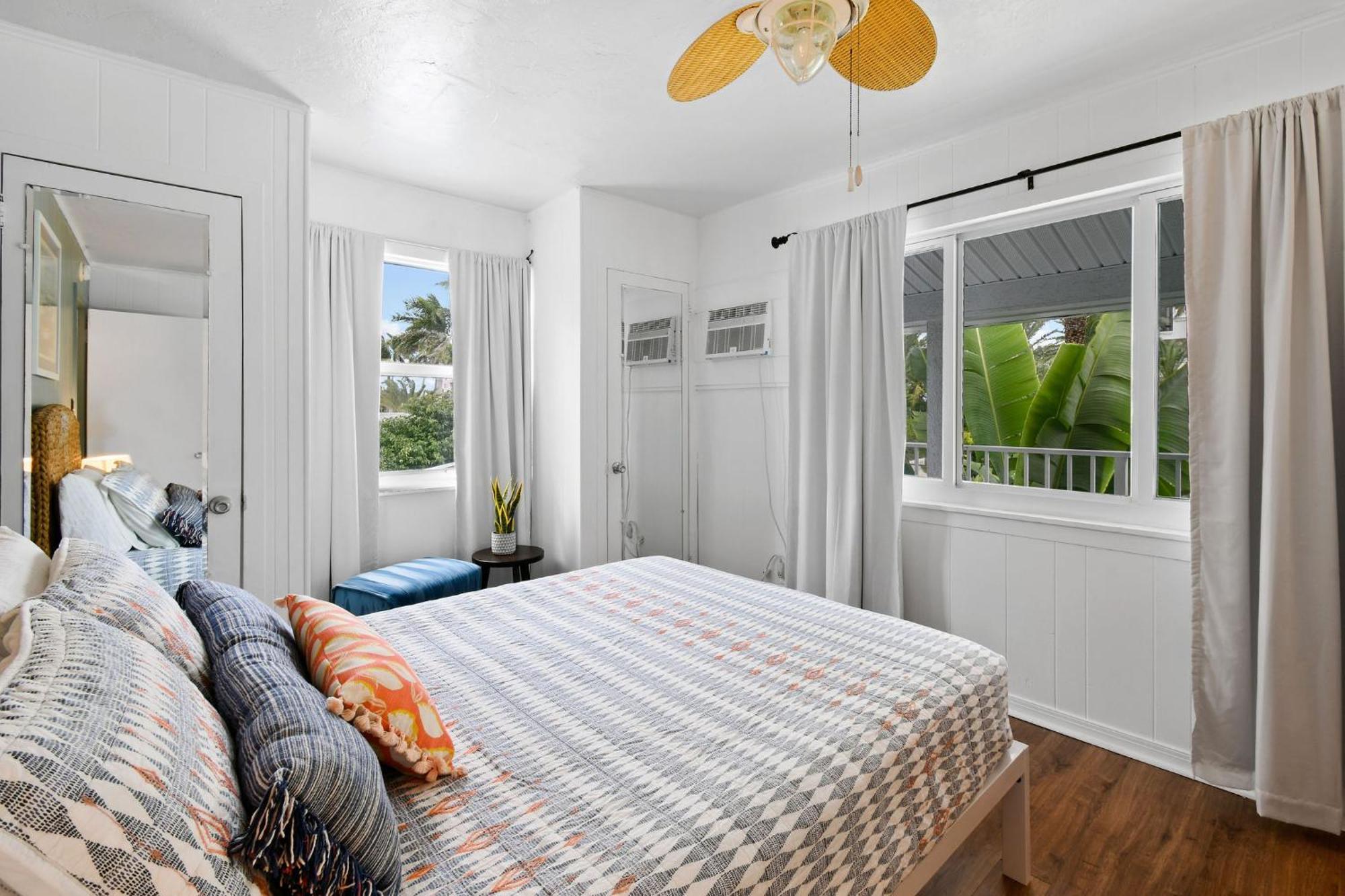 Sunshine Shores Boutique Apartments Palm Beach Shores Exterior photo
