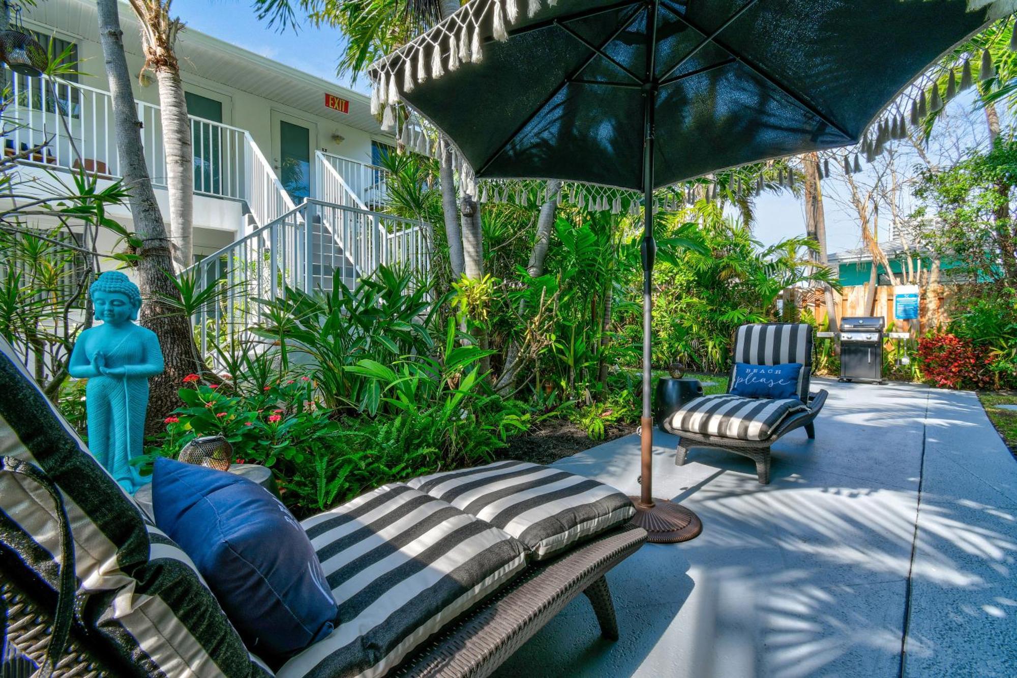 Sunshine Shores Boutique Apartments Palm Beach Shores Exterior photo